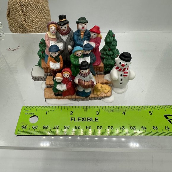 Dickens Collectibles Christmas Carolers Holiday Figurine Village People Decor - Picture 16 of 16
